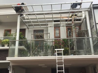 pemasangan balkon kanopi kaca 2